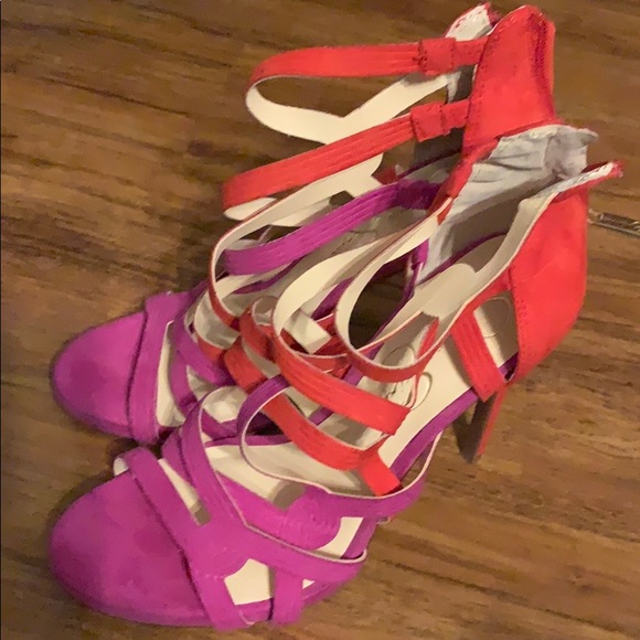 Jessica Simpson helps - Picture 2 of 5